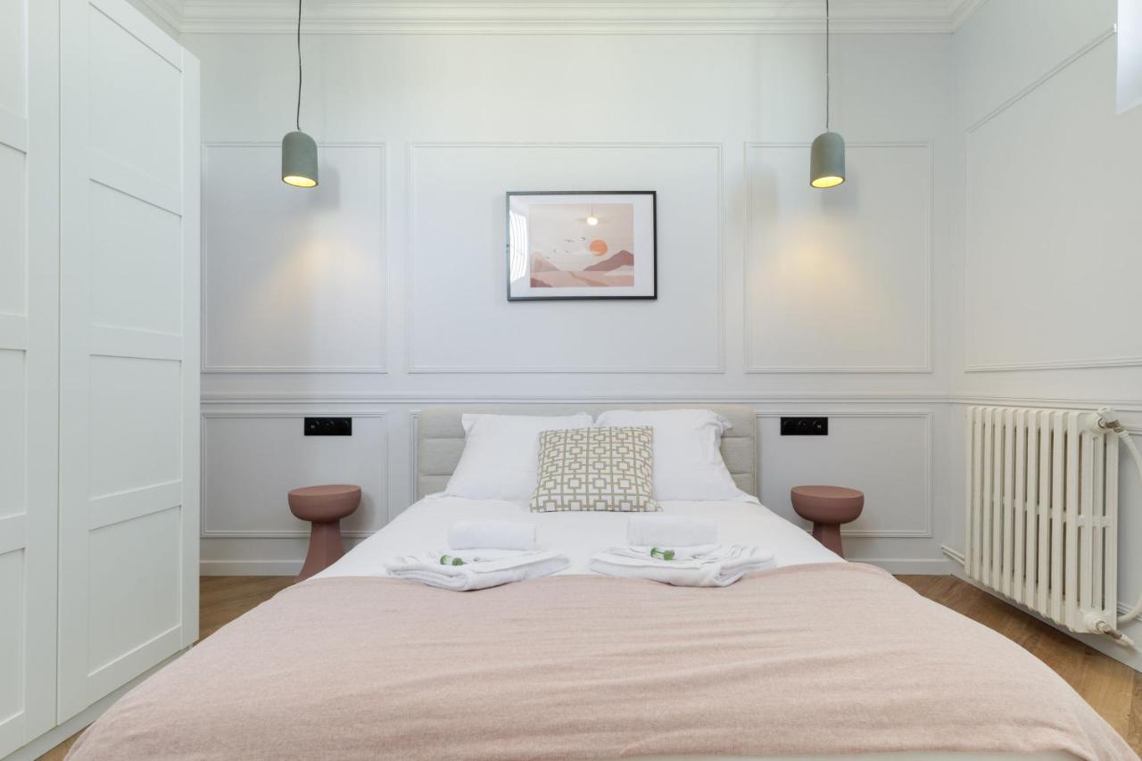 Poetic Stay - Champs Elysees Париж Экстерьер фото