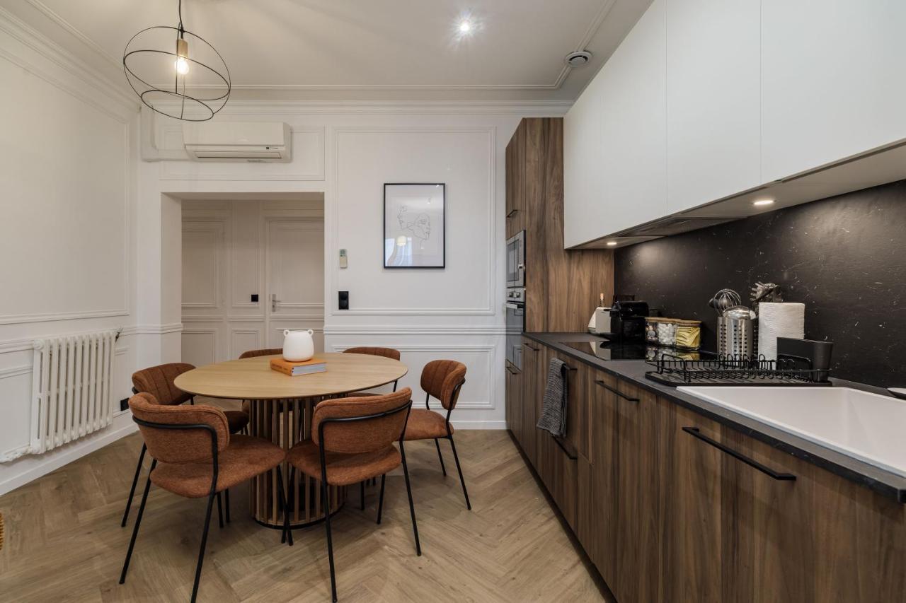 Poetic Stay - Champs Elysees Париж Экстерьер фото