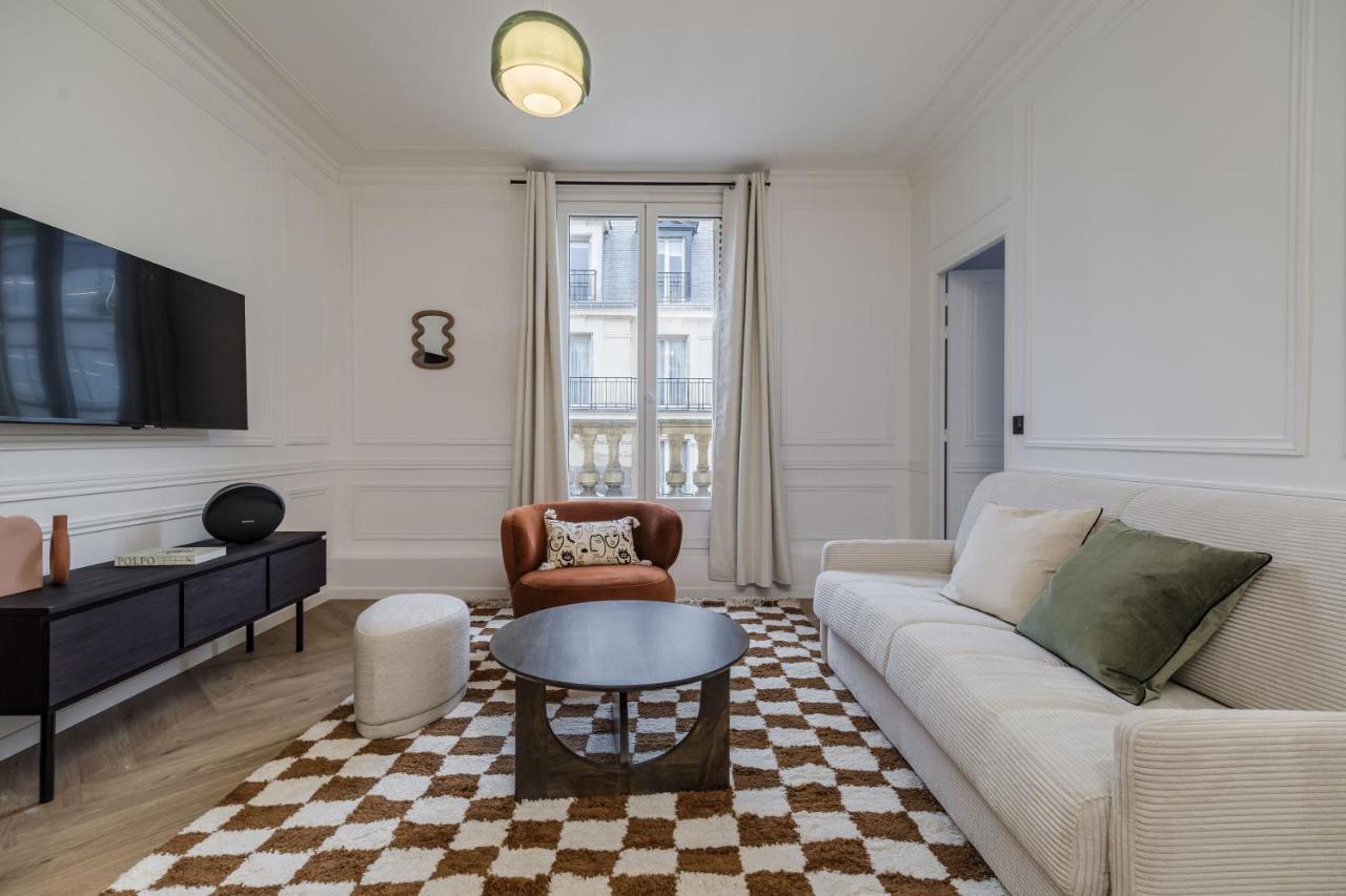 Poetic Stay - Champs Elysees Париж Экстерьер фото