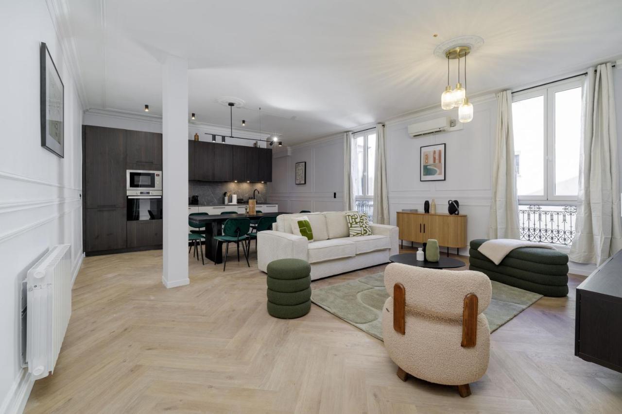 Poetic Stay - Champs Elysees Париж Экстерьер фото